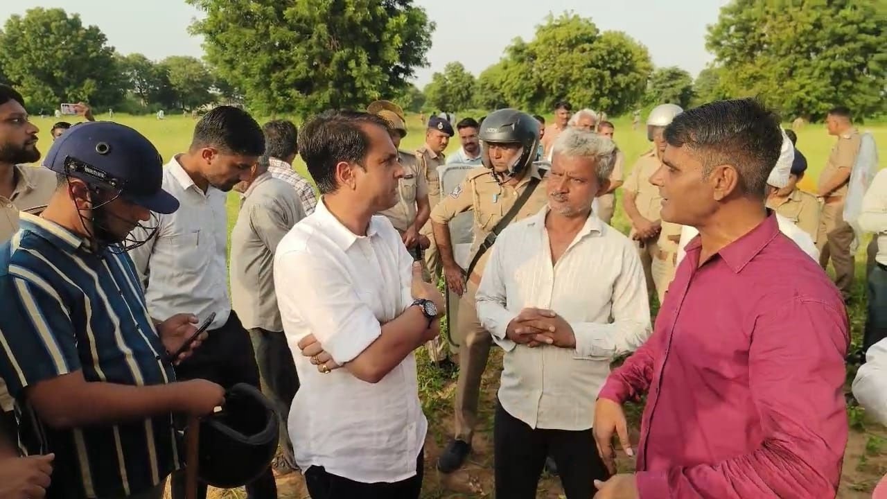 પાલનપુર બાયપાસ જમીન સંપાદન મામલે ખેડૂતોનો ઉગ્ર વિરોધ, ખેતરોમાં ખુંટ મારતાં તણાવ
